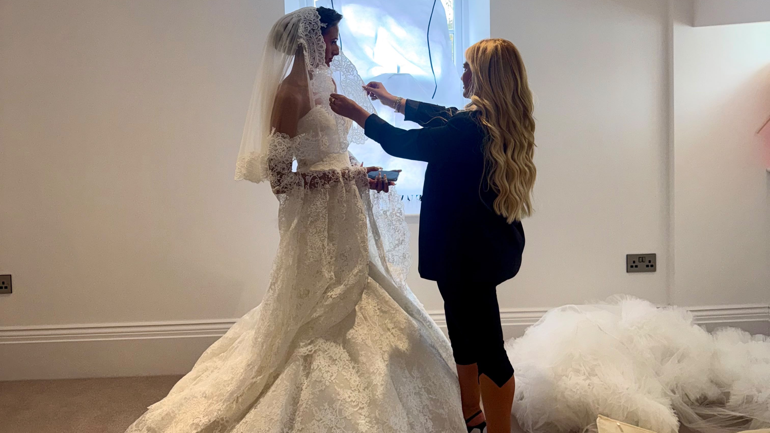 HJ Careers: Lynz Austin on Bridal Hair and Venezuela Fury's Wedding