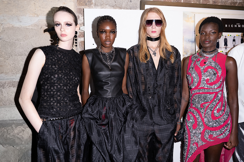 TONI&GUY firma el cabello de John Richmond SS27 en London Fashion Week