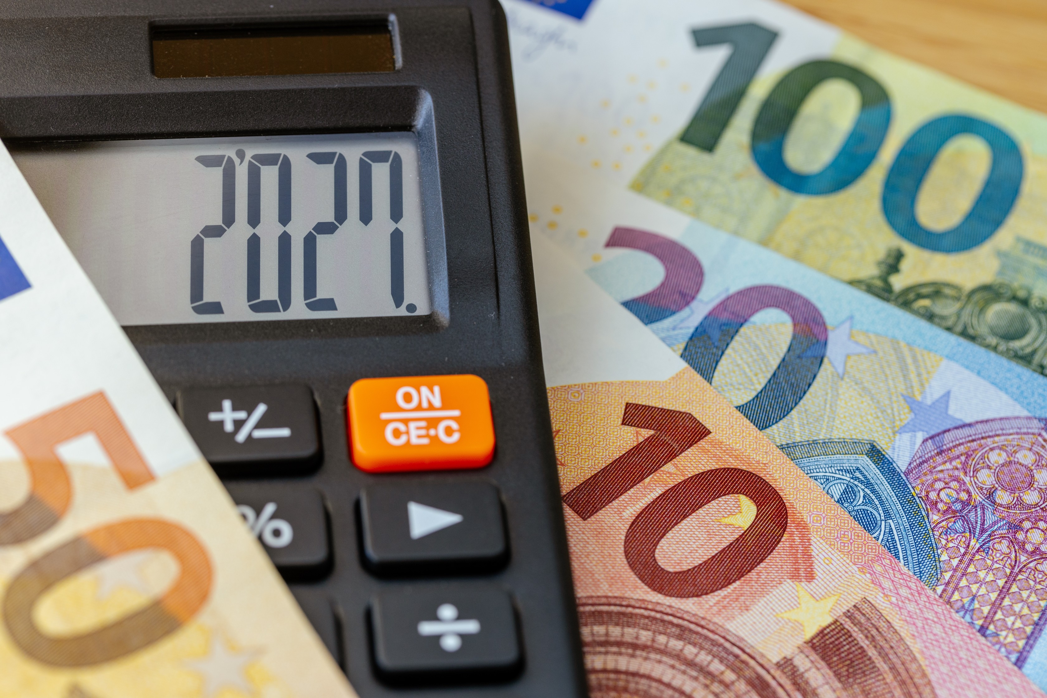 Budget 2027 includes minimum wage rise from next January