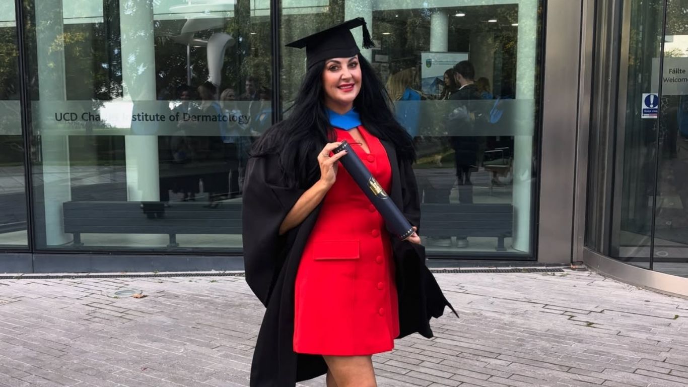  Bridgeen King Celebrates Qualification in Skin, Hair and Scalp Science with University College Dublin