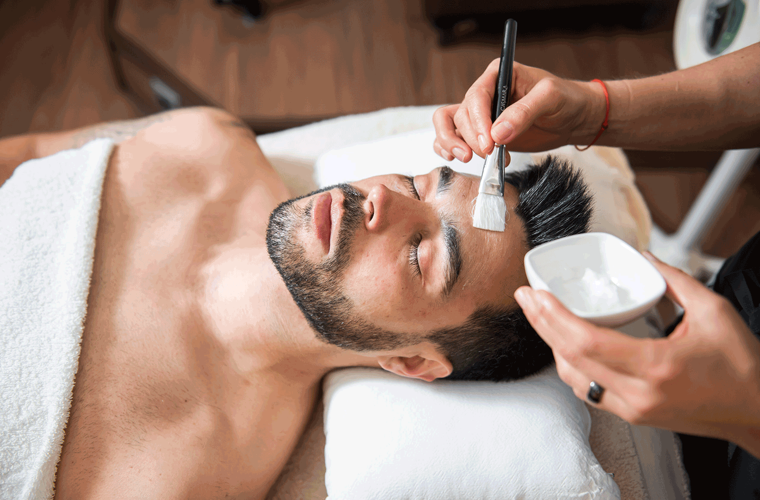 Así se cuida el hombre de hoy: manicuras, masajes, peelings…