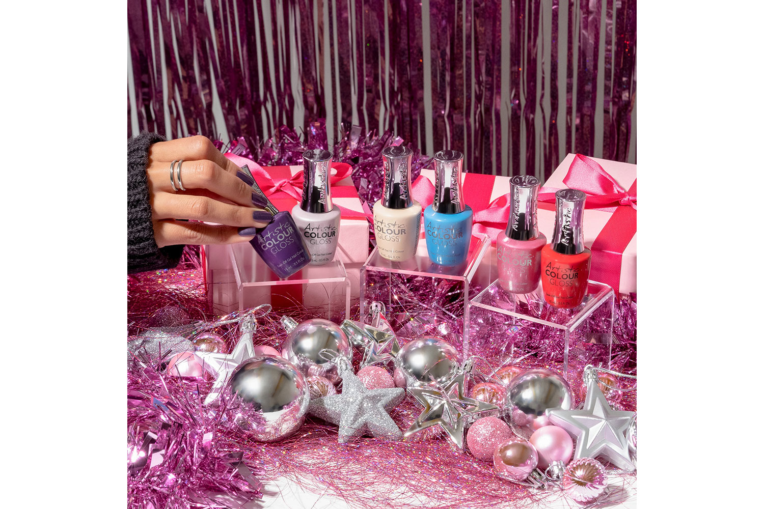 La nueva apuesta de Artistic para una manicura festiva Totally Tinseled